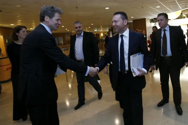 Πρεμιέρα στο “10” με τον άνθρωπο που συνυπέγραψε το λουκέτο της ΕΡΤ!
