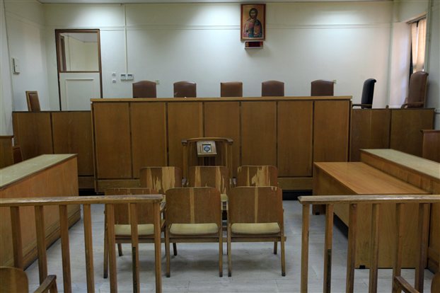 Συνέλαβαν δημοσιογράφο στη δίκη του Τάσου Θεοφίλου