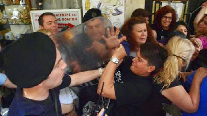 ΠΟΕΣΥ: Καταγγέλλουμε τον ξυλοδαρμό από τα ΜΑΤ καθαριστριών και φωτορεπόρτερ