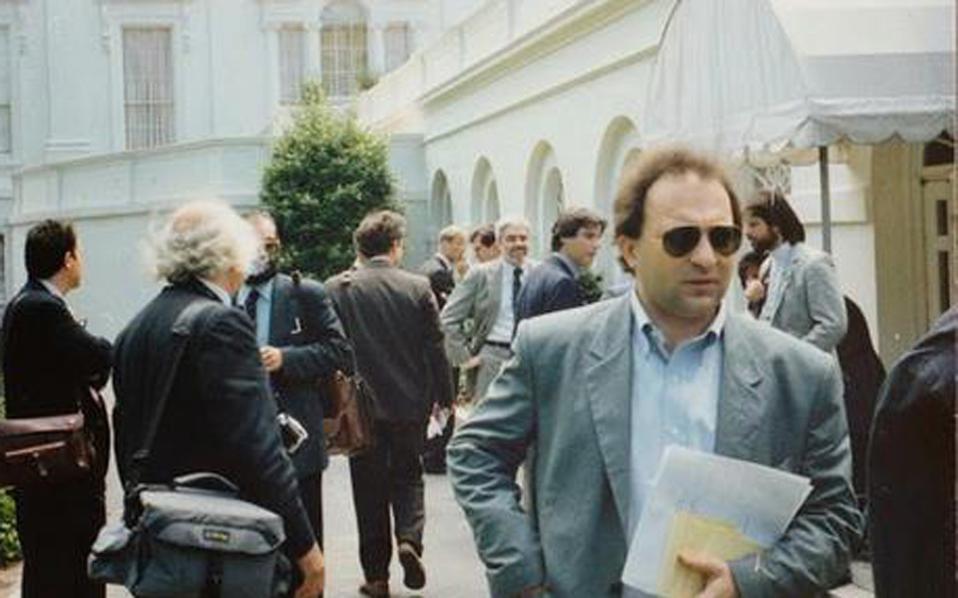 Πέθανε ο δημοσιογράφος Βασίλης Ζήσης