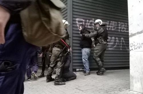 Διέκοψε την εμπορική συνεργασία με τον IANO το Κόκκινο, μετά την επέμβαση των ΜΑΤ