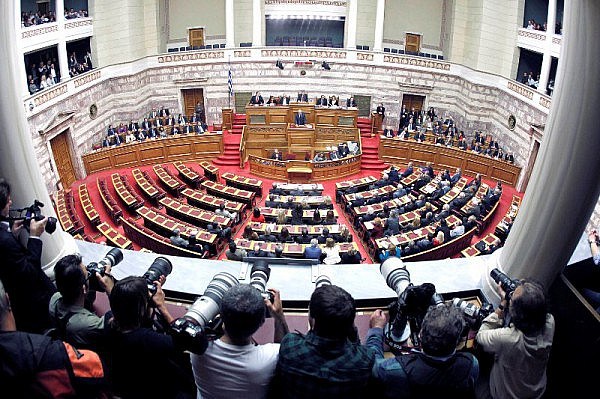 “Ναι” από ΣΥΡΙΖΑ-ΑΝΕΛ για την τιμολόγηση της διαφήμισης
