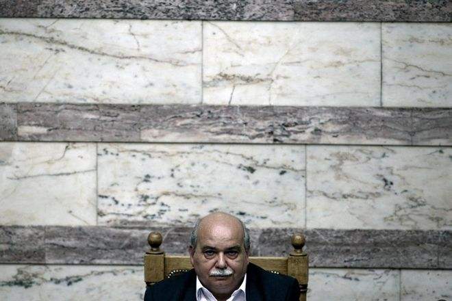 Συνάντηση Βούτση για τις φωτό με τα μηνύματα