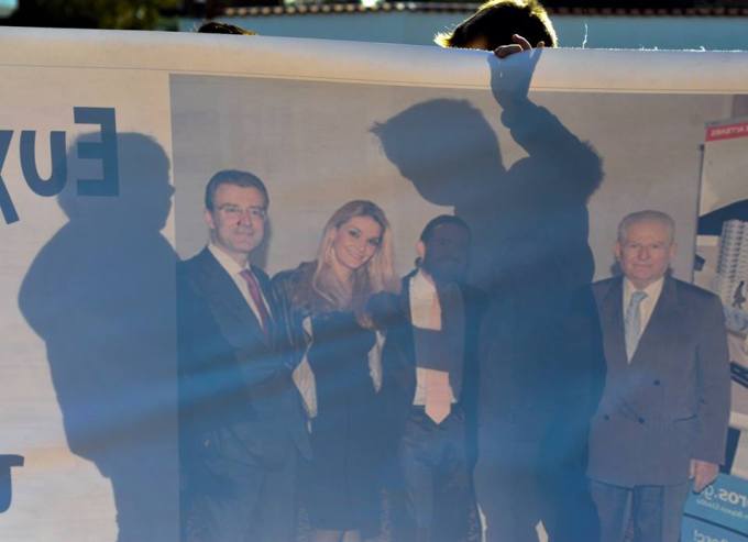 Φωτογράφιζαν τους διαδηλωτές εργαζόμενους του "Αγγελιοφόρου"