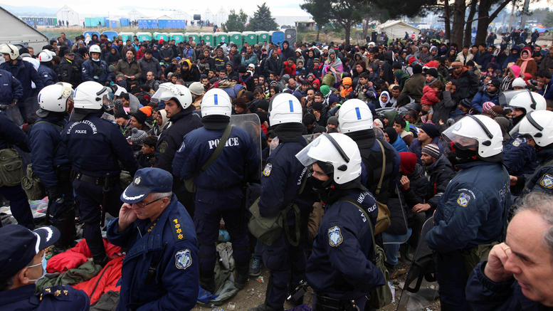 Επικίνδυνο φαινόμενο η προσαγωγή δημοσιογράφων και φωτορεπόρτερ στην Ειδομένη