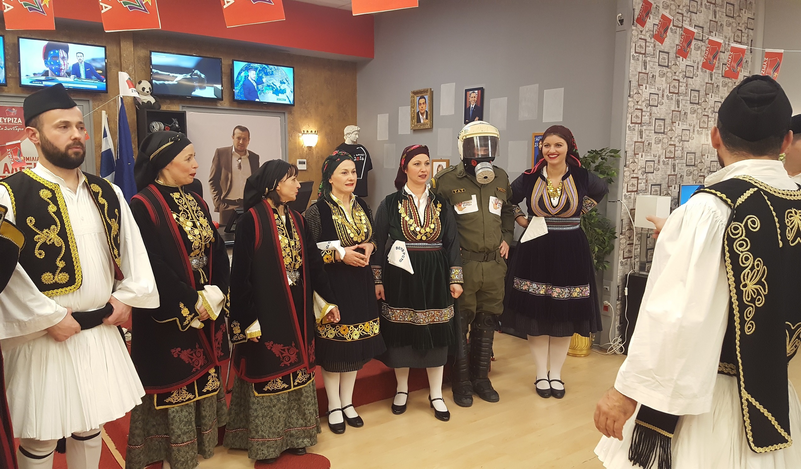 Γιορτάζουν  τα 2 χρόνια ΣΥΡΙΖΑ στο “Κανάλι του Μπαλούρδου”
