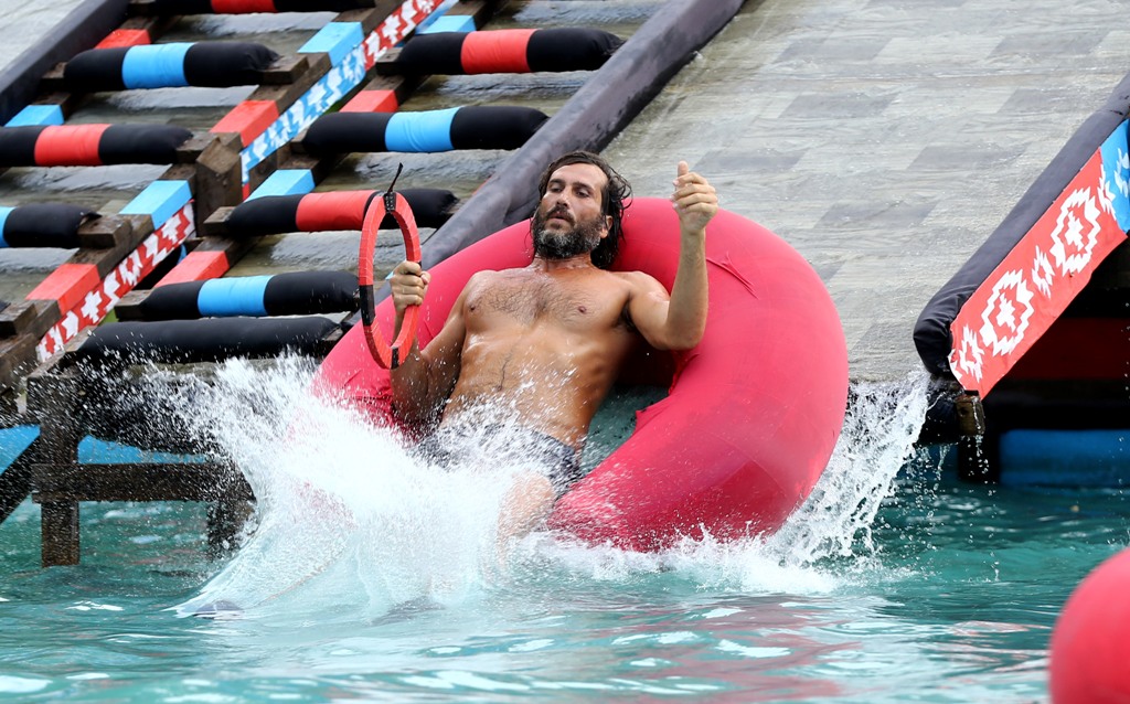 Η εύθραυστη ισορροπία στη σκιά του «Survivor»