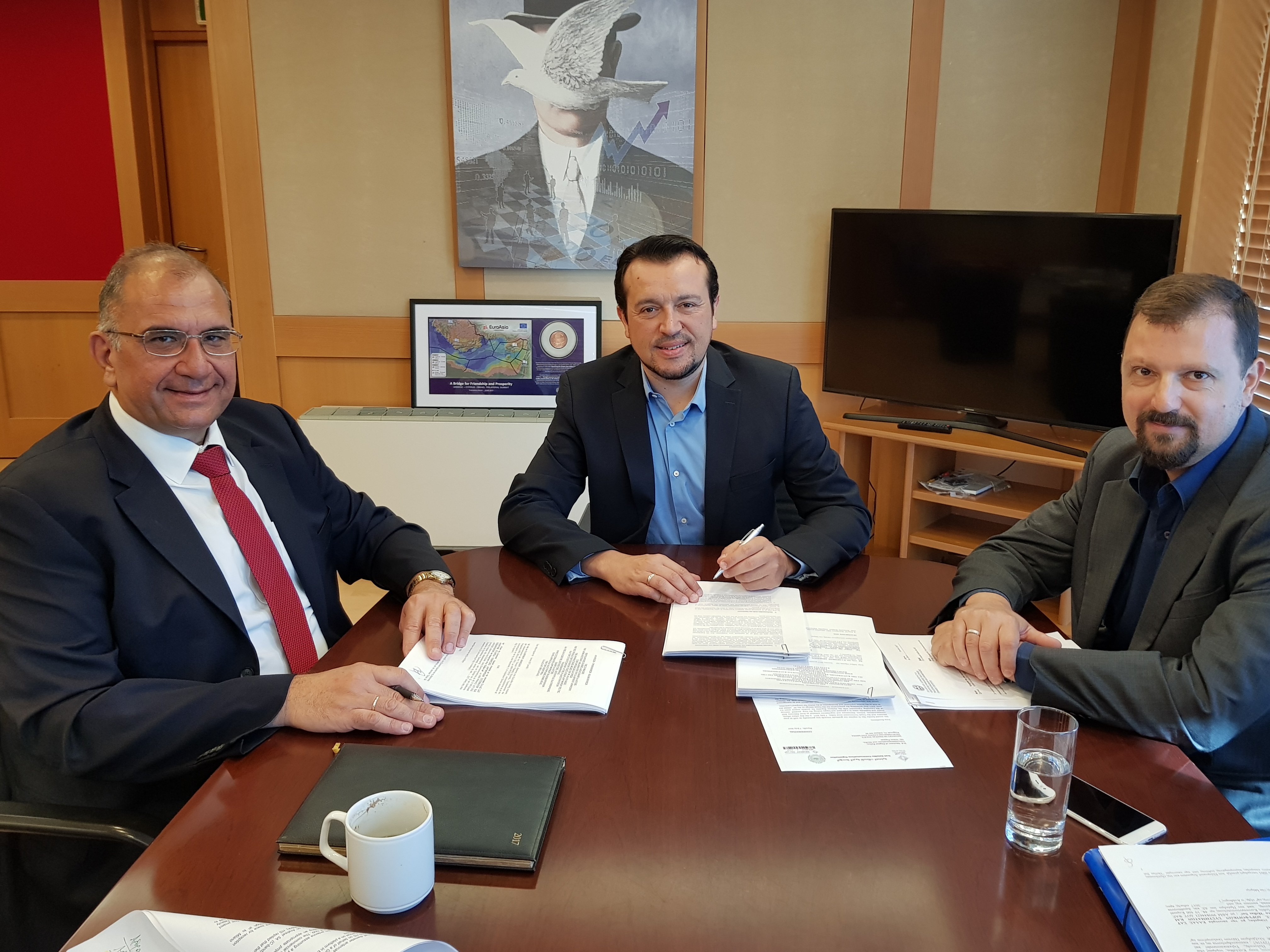 Υπογραφή σύμβασης μεταξύ Hellas Sat και ελληνικού δημοσίου για το δορυφόρο