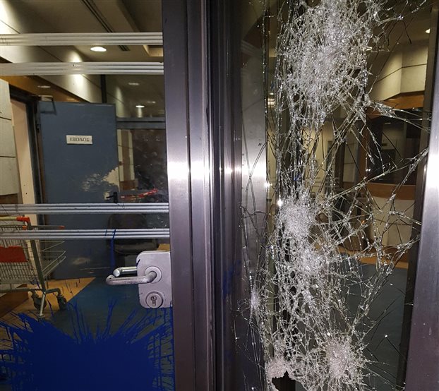 Επίθεση στο παλιό κτίριο του ΔΟΛ στη Μιχαλακοπούλου