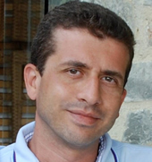 Δεν αποχωρεί