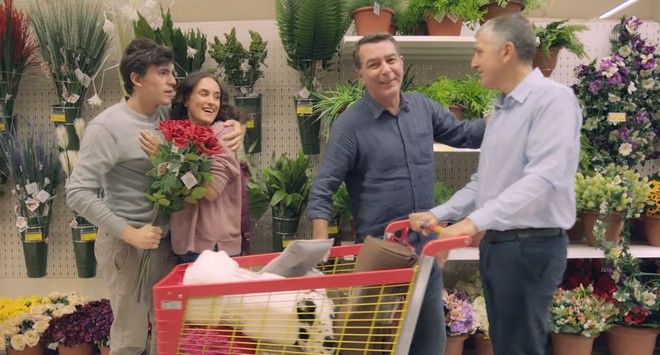 Τηρεί τον Κώδικα Δεοντολογίας η διαφήμιση με τα ομόφυλα ζευγάρια
