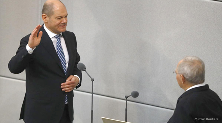 Στη μέγκενη του Βερολίνου – Αυτή την Κυριακή στο «ΠΑΡΟΝ»