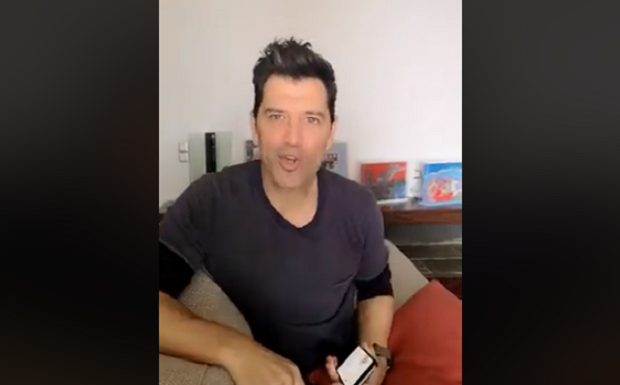 Το νέο μήνυμα του Σάκη Ρουβά στα social media για τα παιδιά (βίντεο)