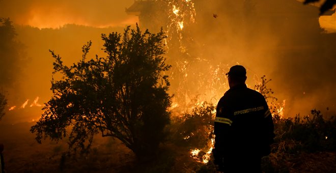 Διαρκής ενημέρωση για τις πυρκαγιές στον ΣΚΑΪ