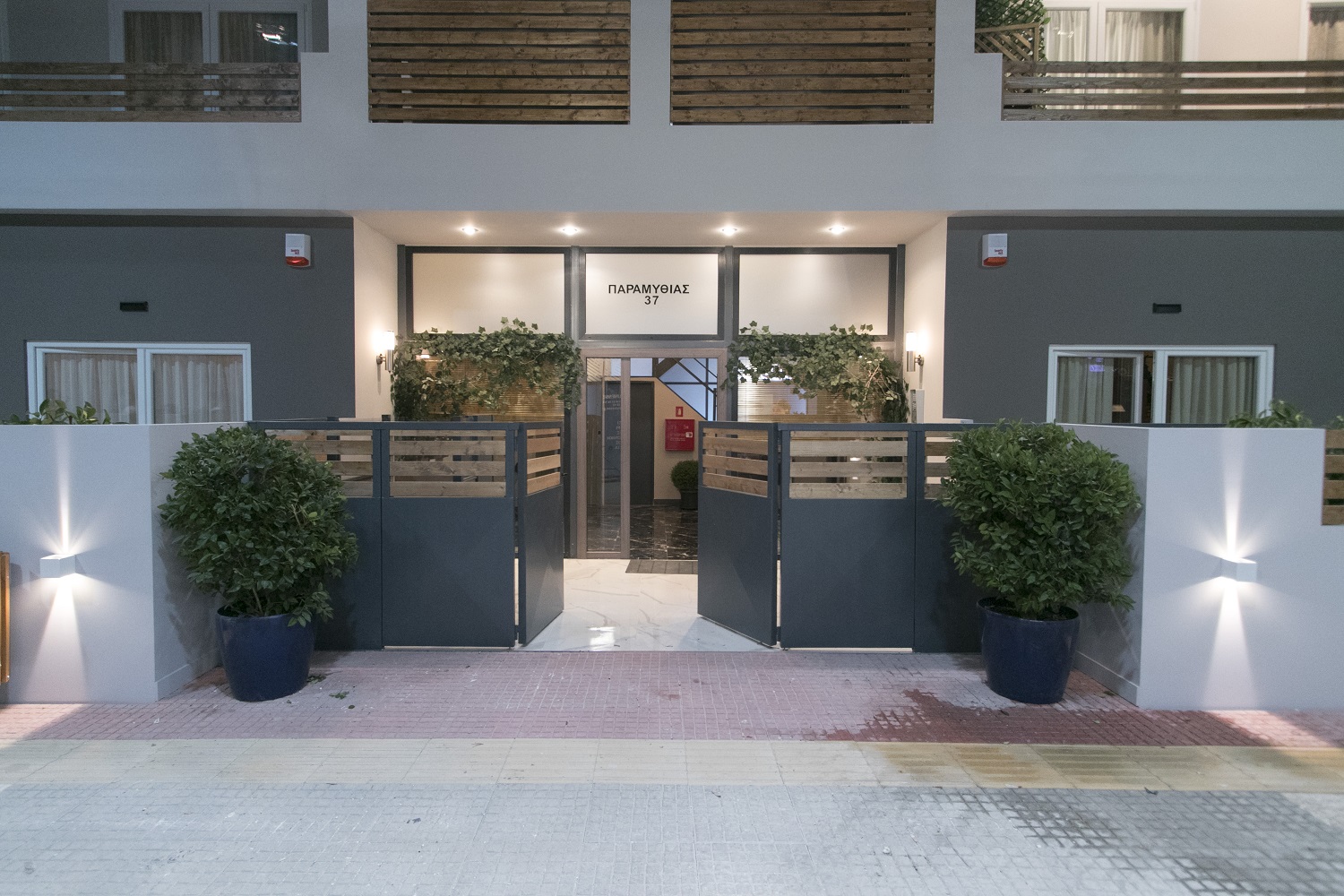 Την Πέμπτη το “Λόγω τιμής: 20 χρόνια μετά”, την  Παρασκευή “Θα γίνει της Πολυκατοικίας”