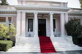 Σκέφτονται να σταματήσουν την ενίσχυση των εφημερίδων
