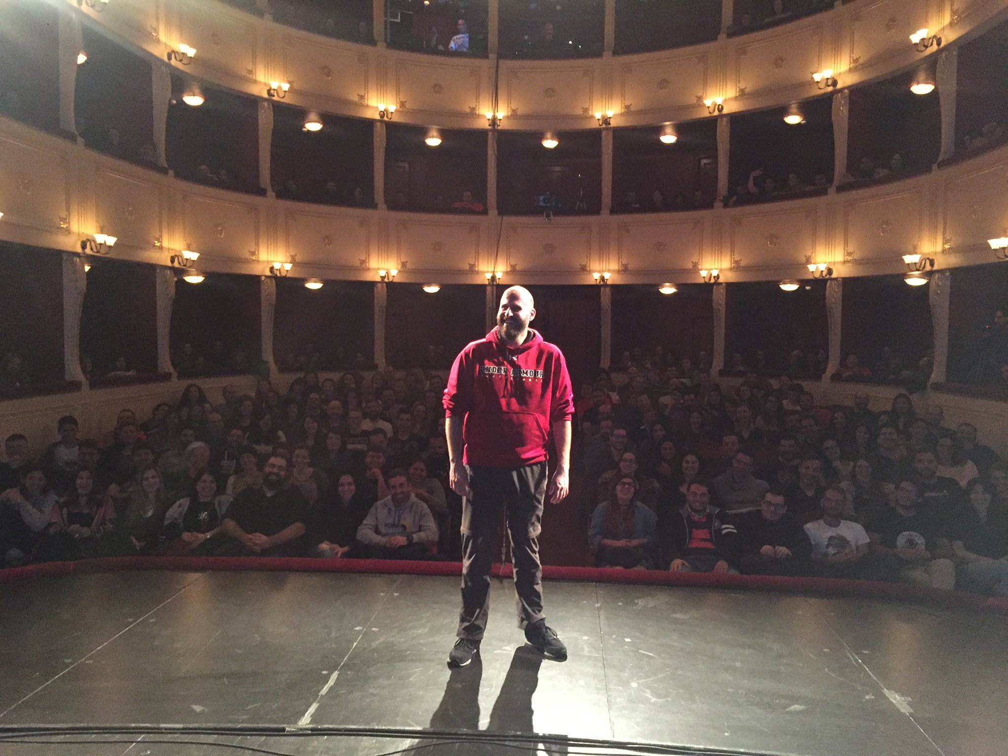 Standup comedy στην ΕΡΑσπορ 101,8