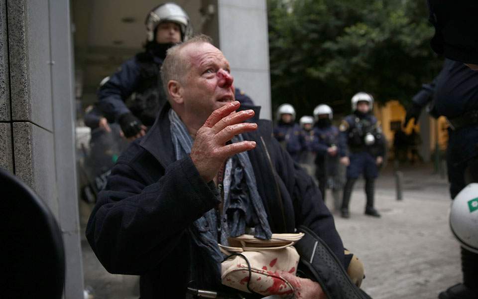 Επίθεση ακροδεξιών έναντιον του Thomas Jacobi, δημοσιογράφου της DW
