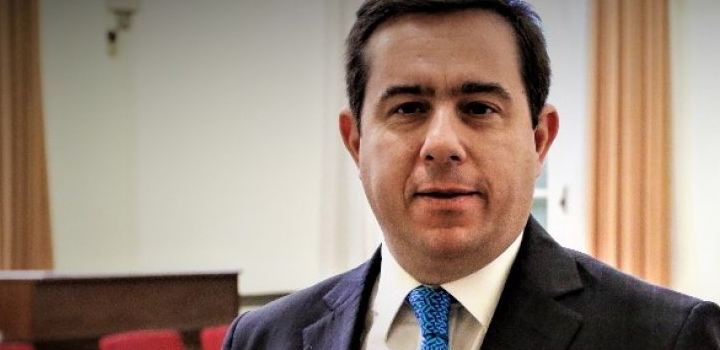Αιφνίδια συμμετοχή του Ν. Μηταράκη στη σειρά του ΑΝΤ1 “Παγιδευμένοι”