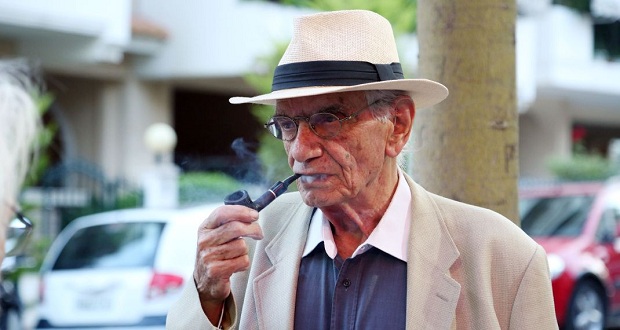 Βασίλης Βασιλικός: Ένα κεραμίδι πάνω από το κεφάλι του και μια σύνταξη θέλει ο έλληνας πολίτης
