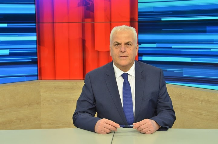 Σχολιαστής στο κεντρικό δελτίο του Attica