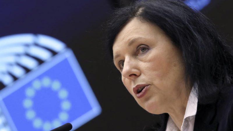 Βιέρα Γιούροβα: Η Ελλάδα στις «προβληματικές» χώρες για την ελευθερία Τύπου