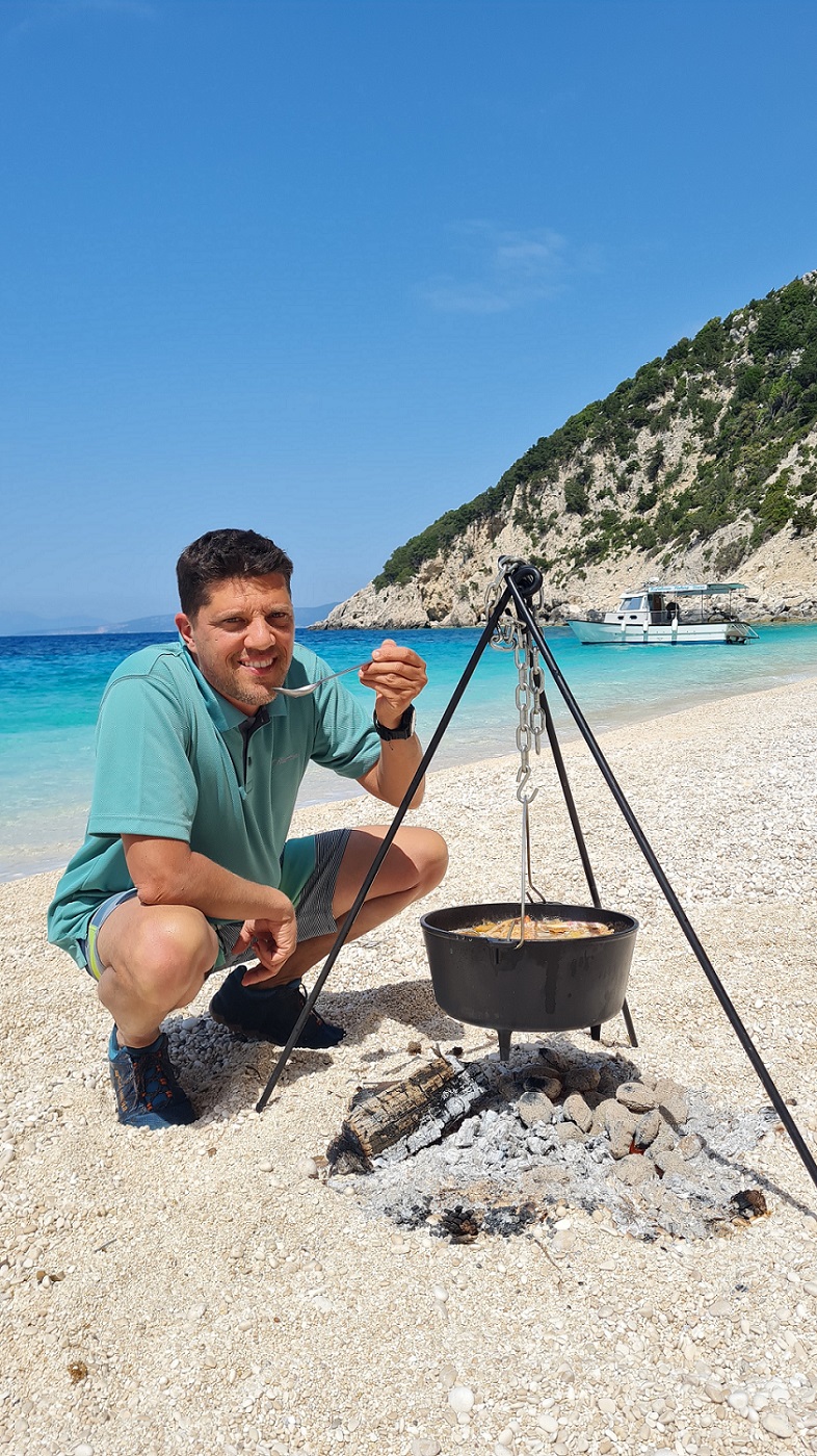 Το «BBQ STORIES» και ο Αλέξανδρος Παπανδρέου  ταξιδεύουν στην Κεφαλονιά απόψε στον ΣΚΑΪ