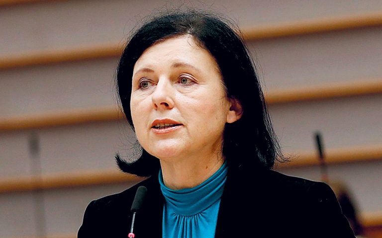 Διπλή παρέμβαση Κομισιόν για ΜΜΕ στην Ελλάδα!