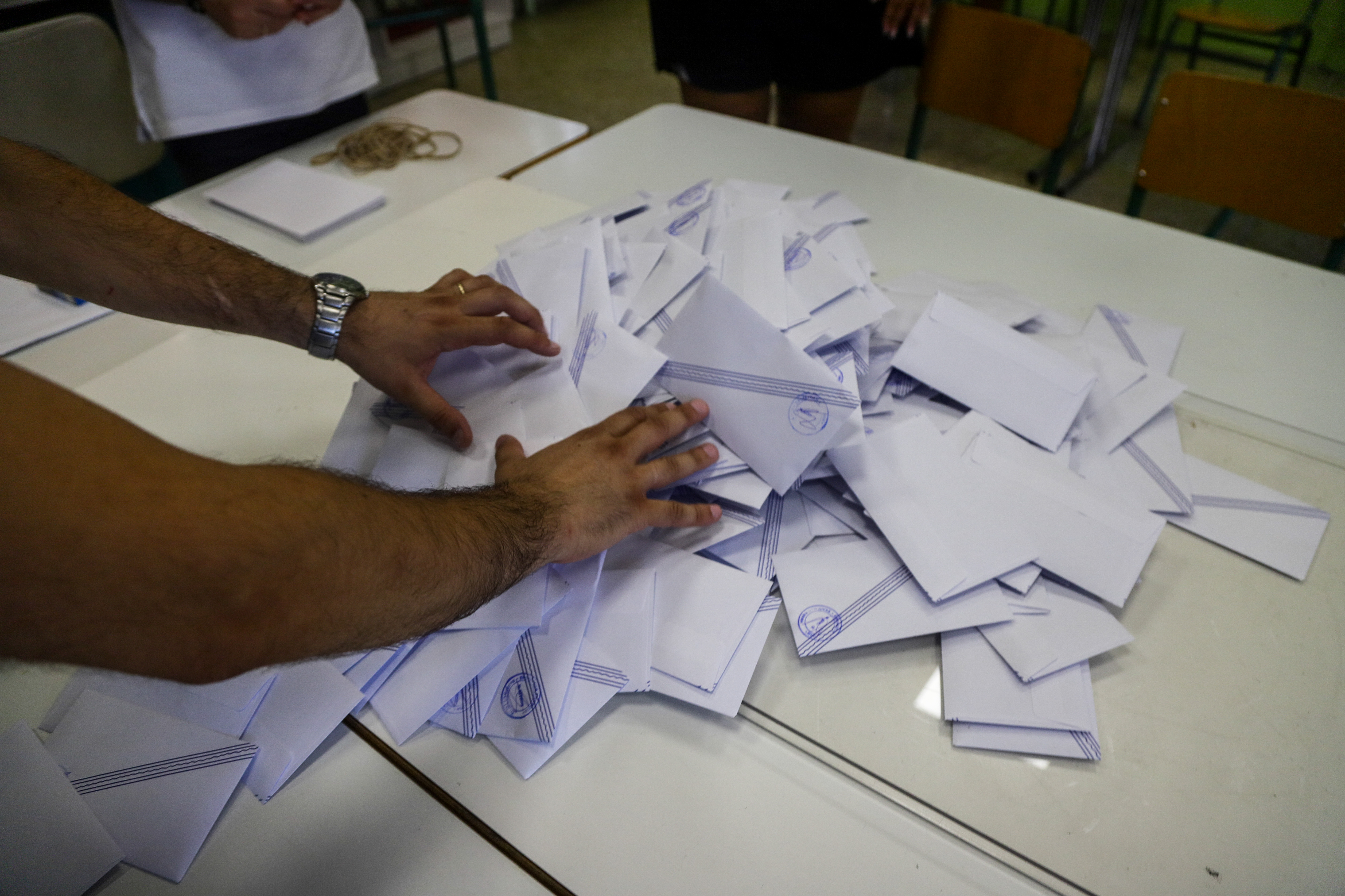 Διαβάστε στο «ΠΑΡΟΝ της Κυριακής»: Η αποχή απειλή για τις εκλογές — Μείζον πρόβλημα για τη Νέα Δημοκρατία ο εφησυχασμός