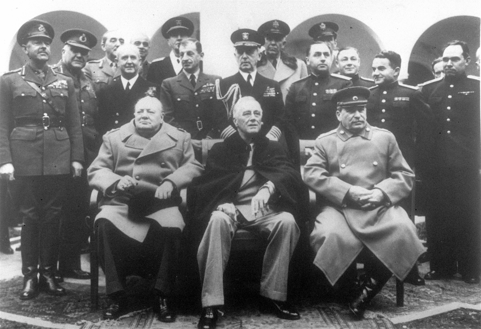 ΑΙΧΜΕΣ: “Γιάλτα” στο ποδόσφαιρο και δημοσκόποι εν μέσω νεφών