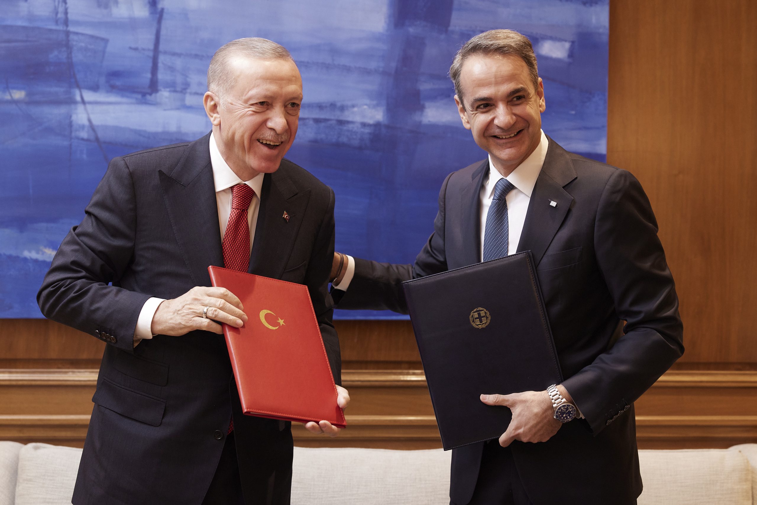 Διαβάστε στο «ΠΑΡΟΝ της Κυριακής»: Συγχωροχάρτι στην Τουρκία