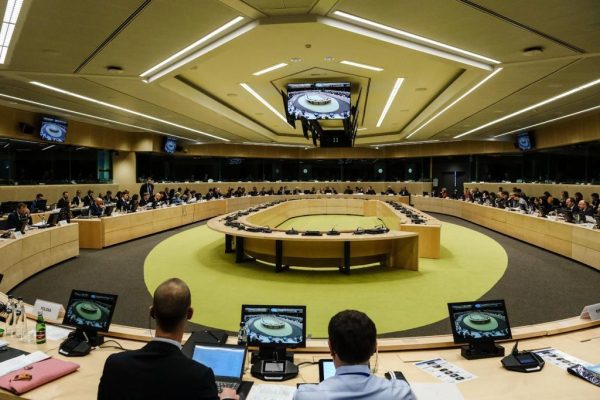 Διαβάστε στο «ΠΑΡΟΝ της Κυριακής»: Πιο σφιχτή οικονομική πολιτική, η εντολή από τις Βρυξέλλες