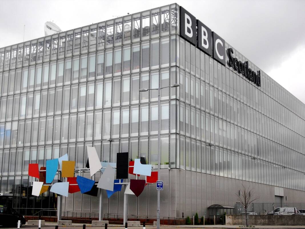 BBC: Παράνομες επαναπροωθήσεις μεταναστών από το ελληνικό Λιμενικό Σώμα