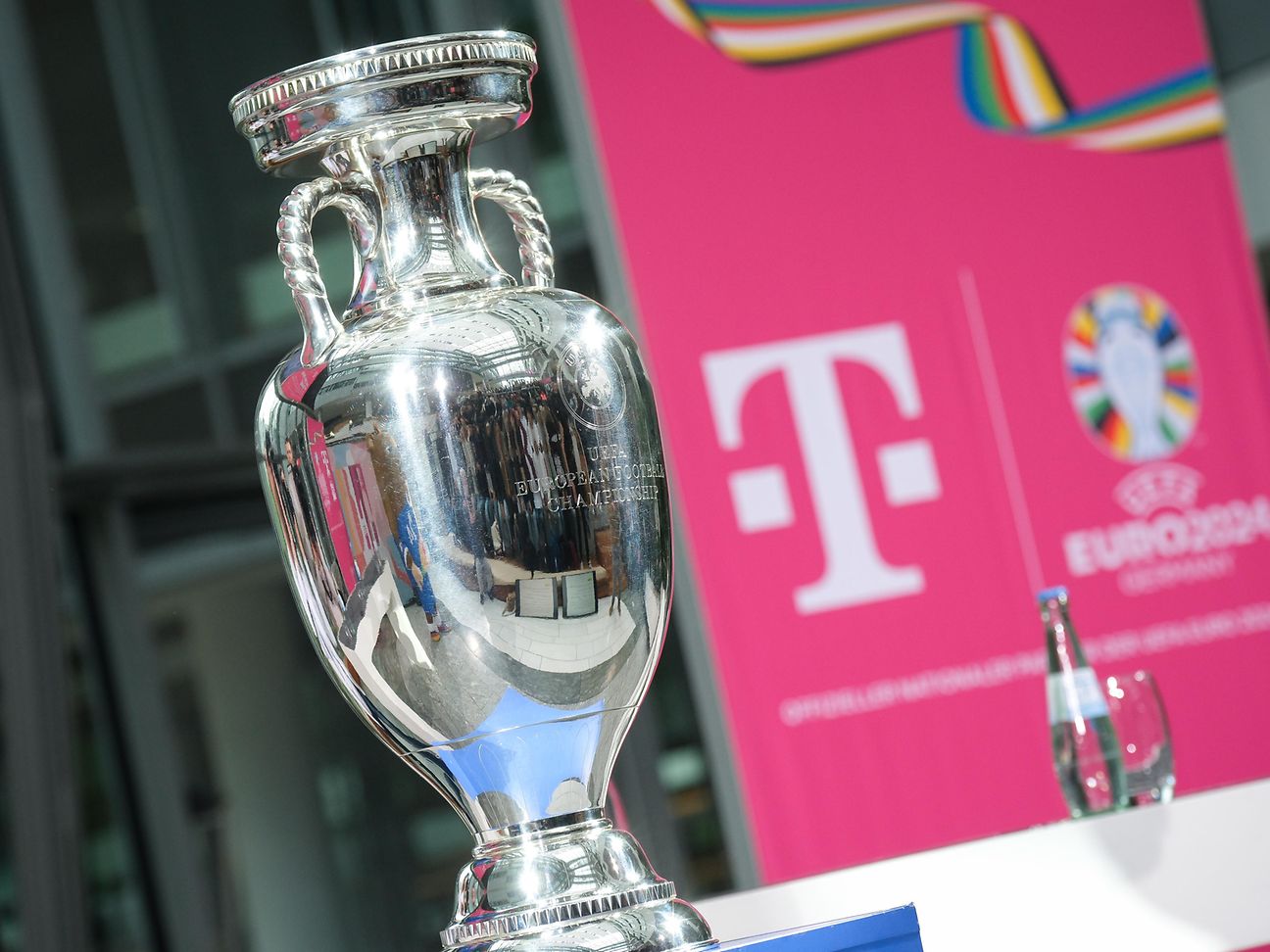 Telekom: Κορυφαία συνδεσιμότητα σε όλα τα γήπεδα του UEFA EURO 2024 μέσω 5G και οπτικών ινών