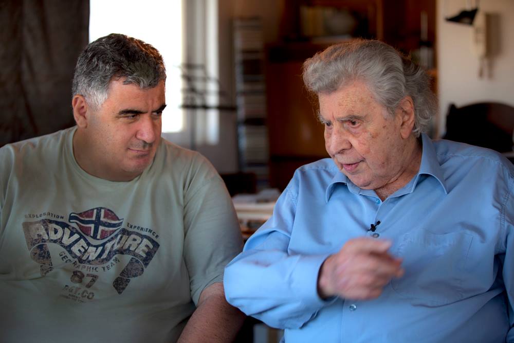 Μανώλης Παπαδάκης (1959-2024): Ο πρωτοπόρος σκηνοθέτης του ερευνητικού τηλεοπτικού ρεπορτάζ