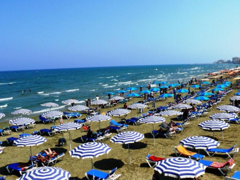Καμπάνια για τις  ξαπλώστρες …ύψους 3,65 εκατ. ευρώ