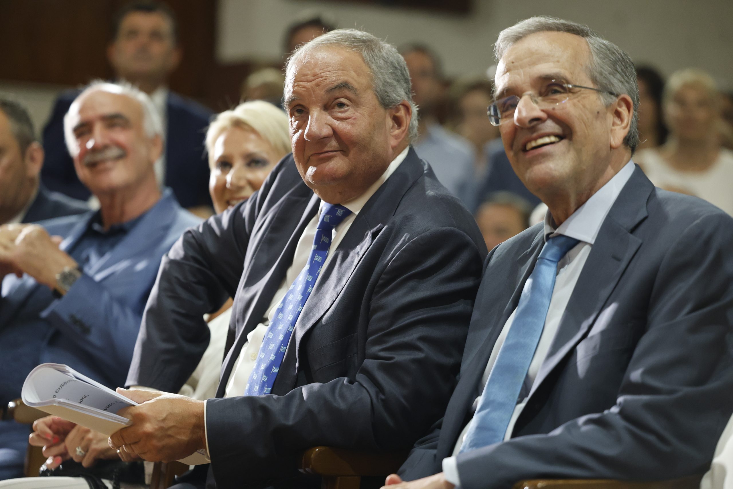 Διαβάστε στο «ΠΑΡΟΝ»: Τραβούν το χαλί στον Κυριάκο Μητσοτάκη
