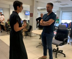 Η Πρόεδρος της ΕΟΔ στο πλευρό των δημοσιογράφων της “Αυγής”