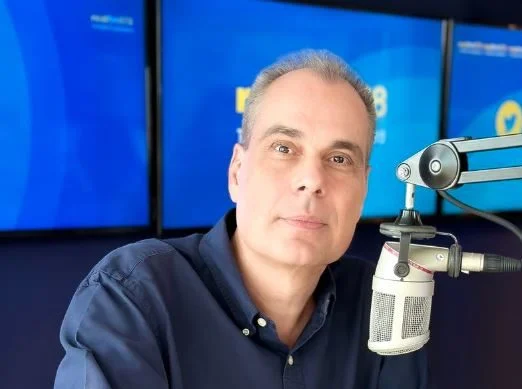Πρωινό μαγκαζίνο στον Real FM με τον Ν. Στραβελάκη