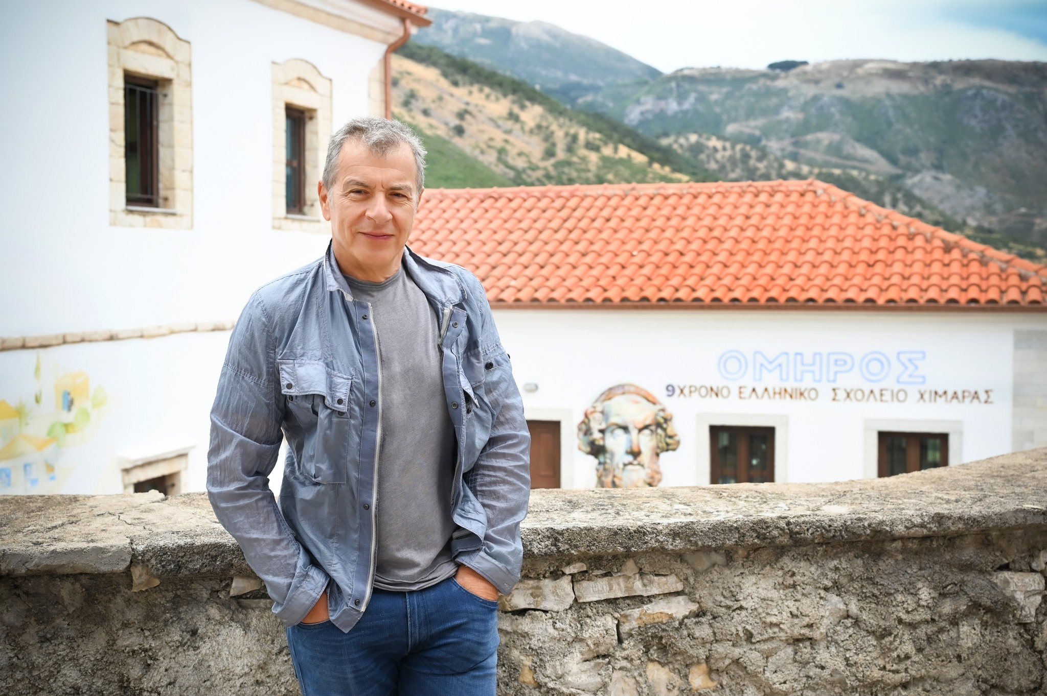 Πρόσωπα: Ο Σταύρος Θεοδωράκης  επιμένει