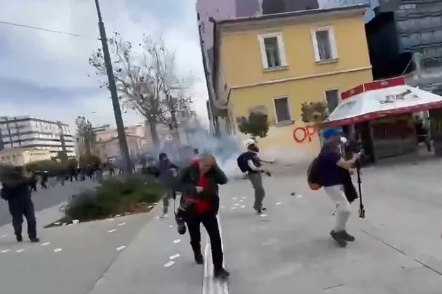 Τραυματίστηκε ο φωτορεπόρτερ Μάριος Λώλος