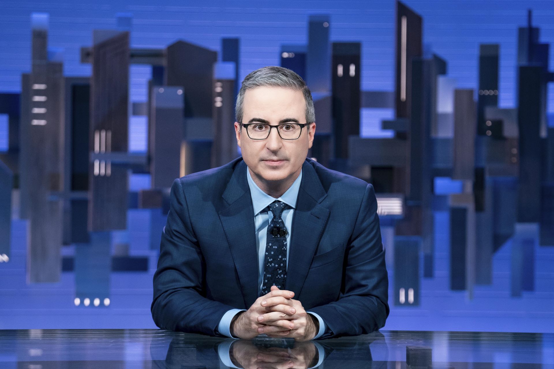 «Last Week Tonight with John Oliver»: Τo βραβευμένο με 30 Emmy® talk show επιστρέφει αποκλειστικά στην COSMOTE TV