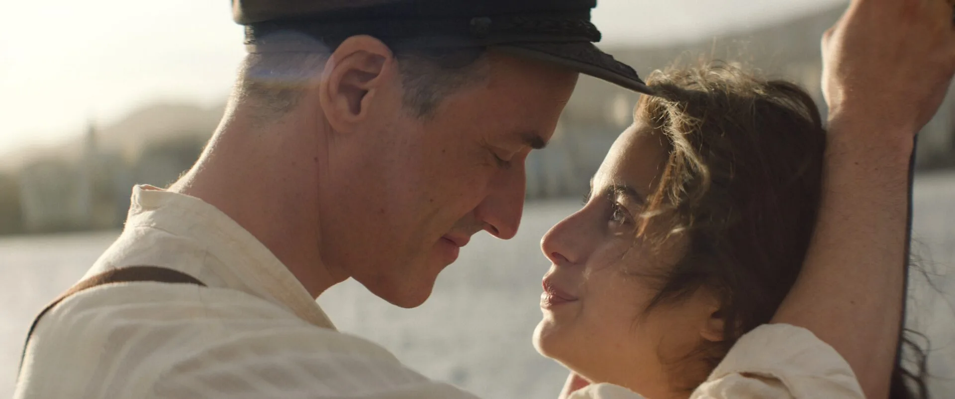 «Η μεγάλη χίμαιρα»: Στον αέρα το νέο trailer της πολυαναμενόμενης σειράς της ΕΡΤ
