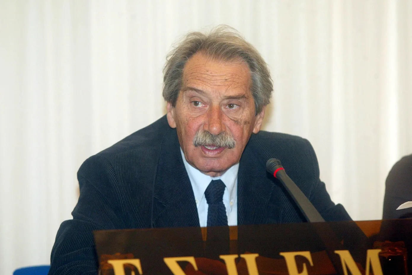 Η ΠΟΕΣΥ αποχαιρετά τον Αντώνη Κούρτη