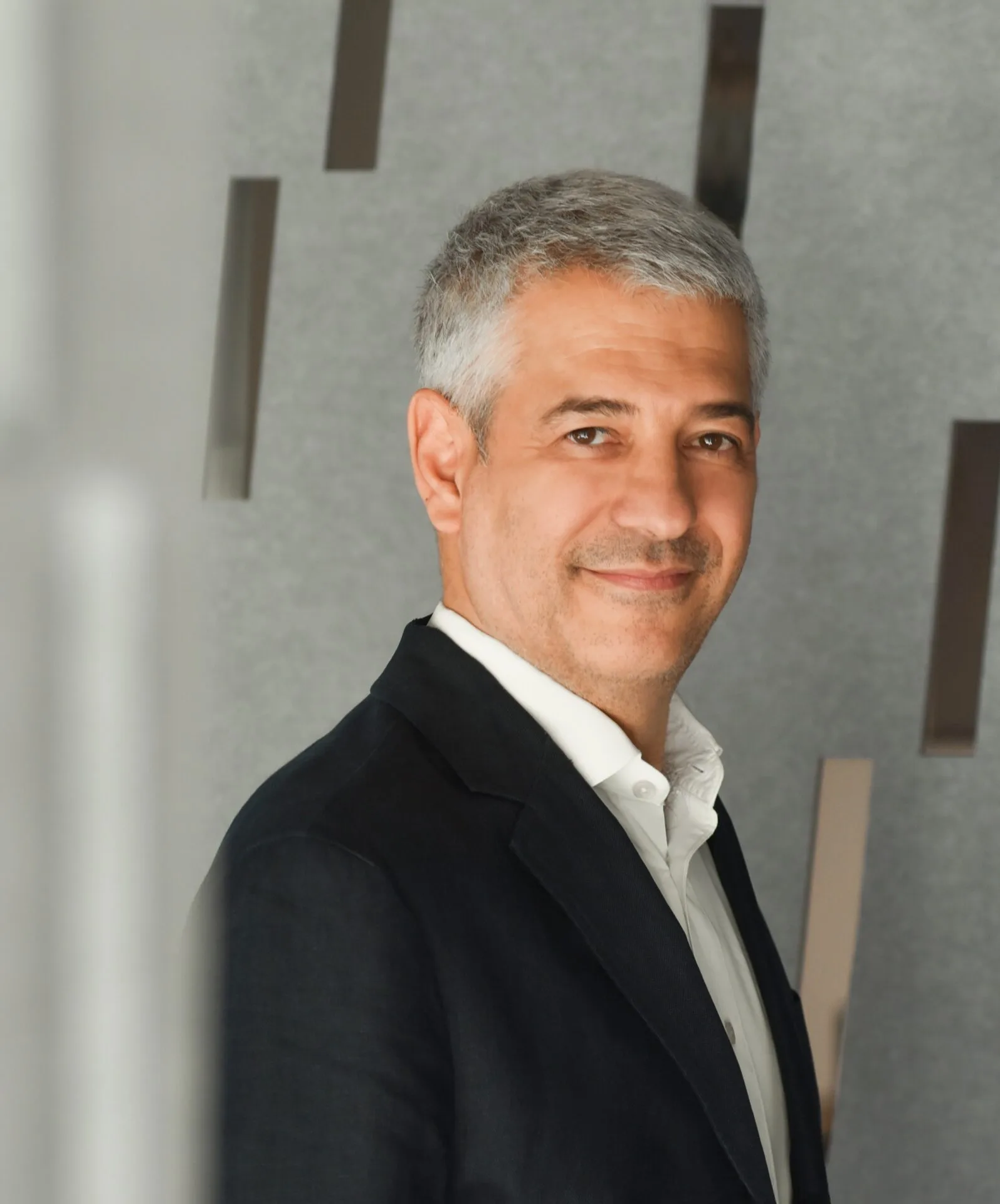 Είδες η ΔΕΗ; Συνεργασία με τη Vodafone  στις οπτικές ίνες