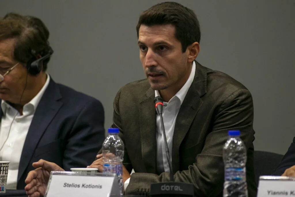 O Στέλιος Κοτιώνης των μεγάλων τηλεοπτικών επιτυχίων στο vidcast των “Τυπολογιών”